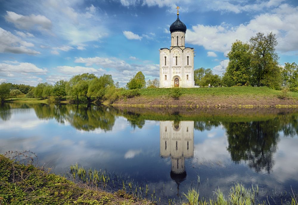 Покрова на Нерли в мае