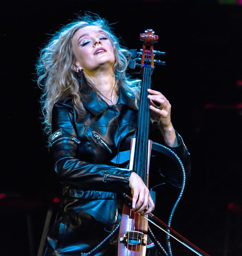 "А музыка звучит..." (с)