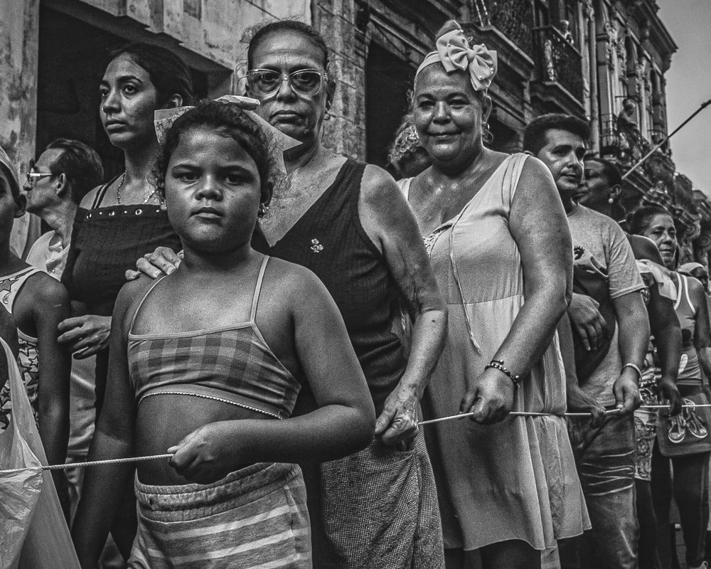 Familia en procesión