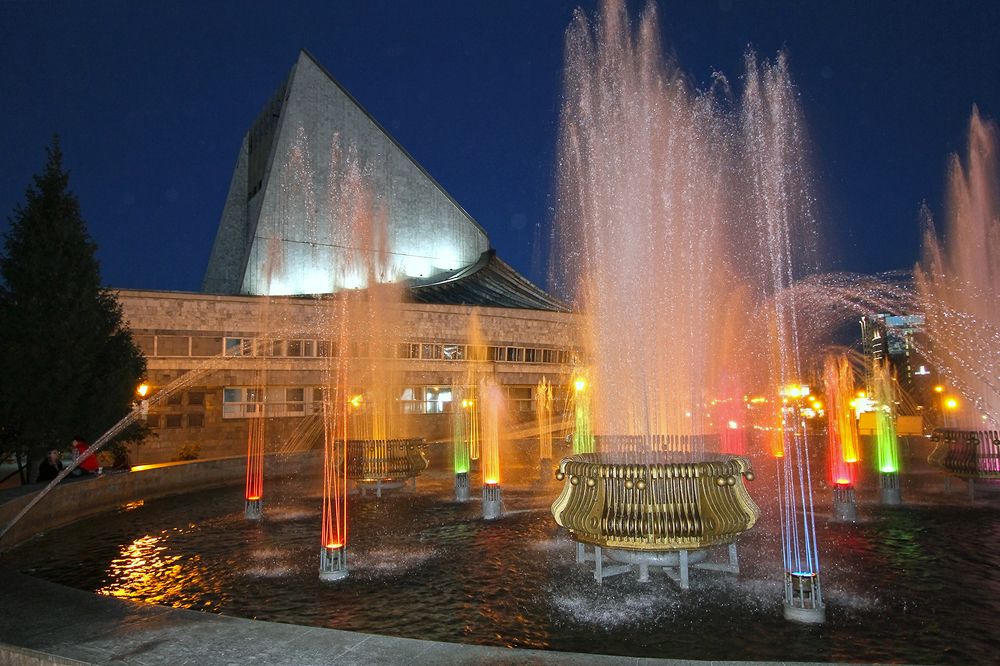 И корабль плывёт...