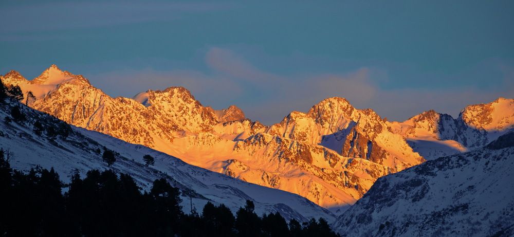 Последний солнца луч упал к ногам моим.