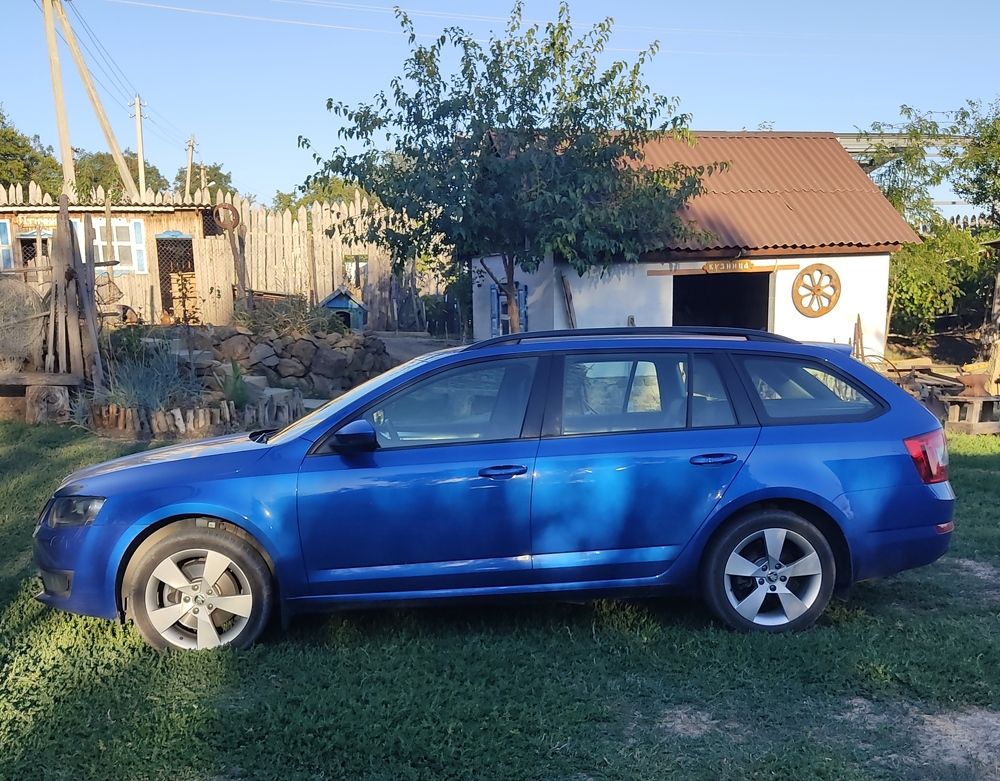 Синая машина.