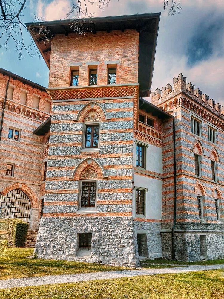 Замок Чеккони