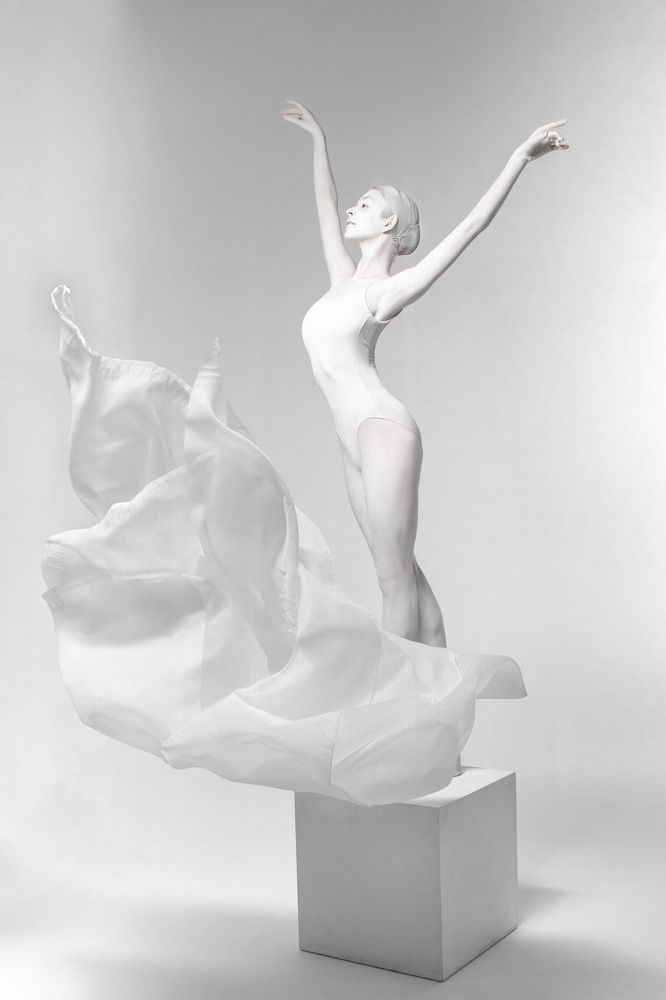 Фарфоровая статуэтка