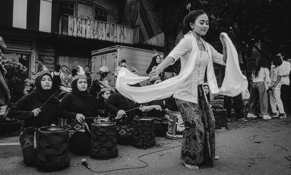 Traditional street dancer
