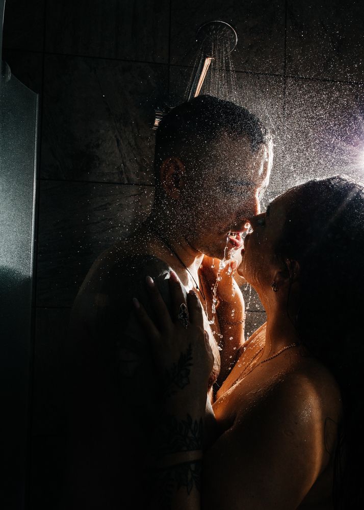 Любовь. Душ. Вспышка.