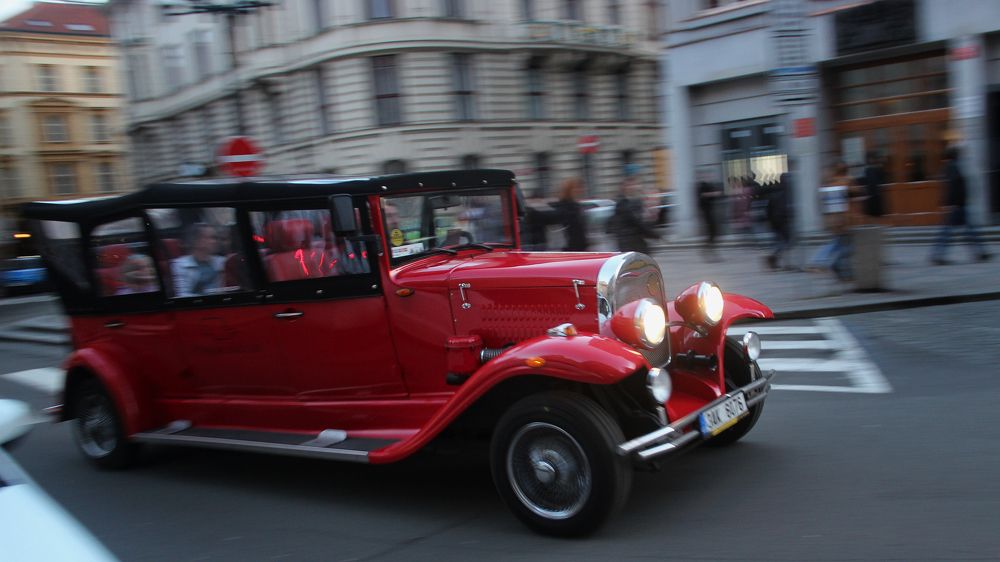 Не едет, а летит...