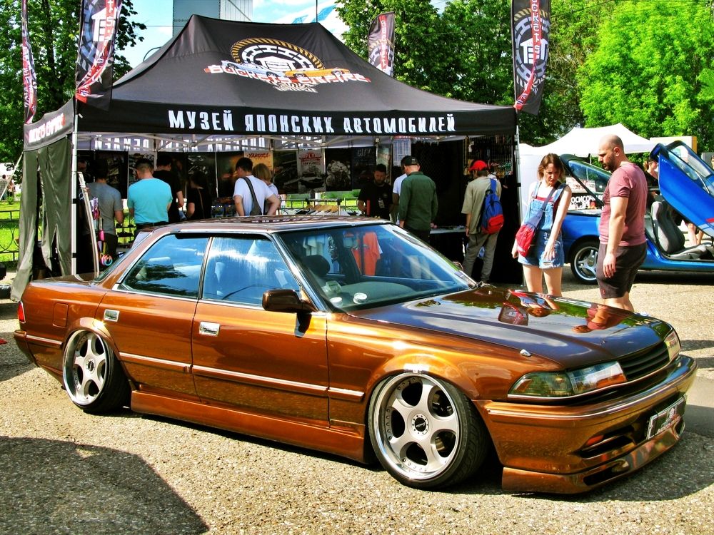 Бронзовая красотка