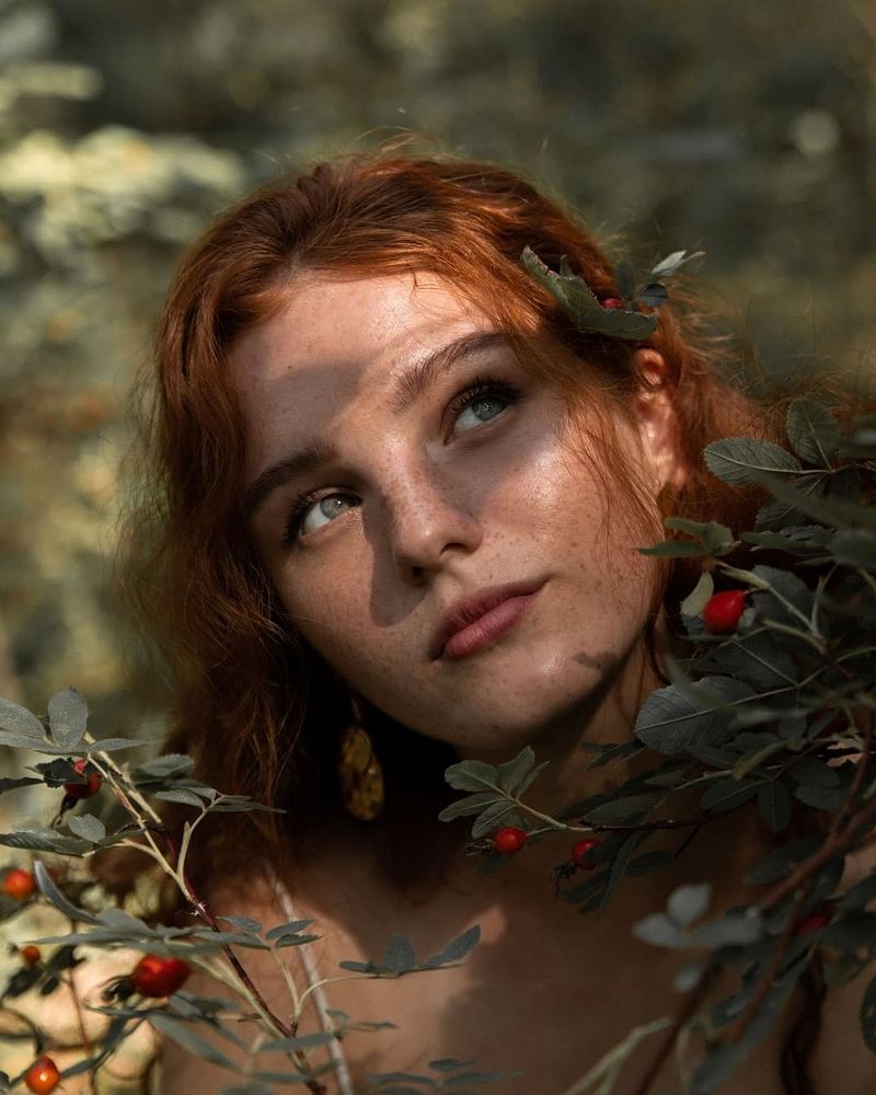 Рыжая в лесу