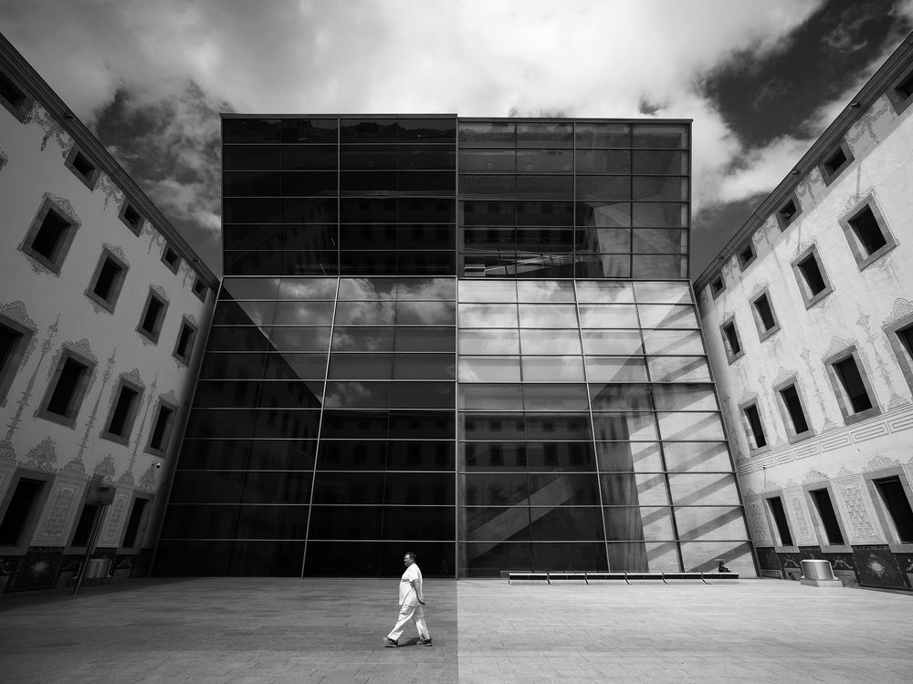 На темную сторону...