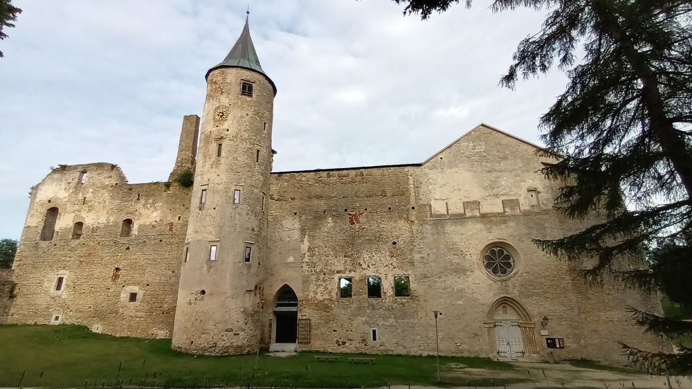 Замок  БЕЛОЙ   ДАМЫ.