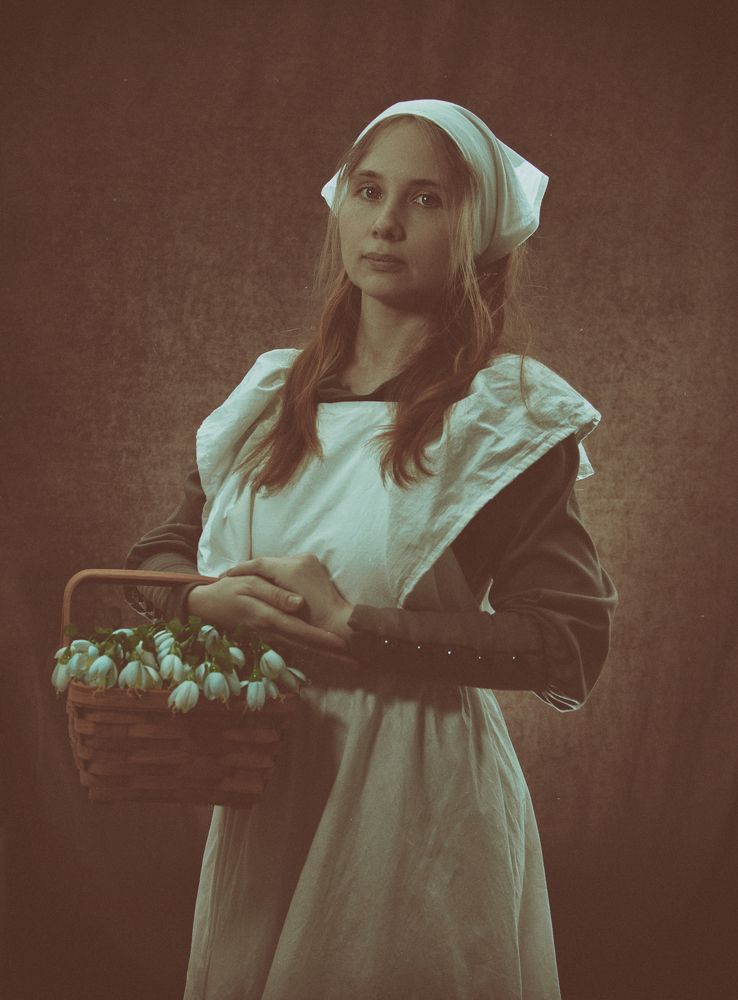 Девушка с подснежниками