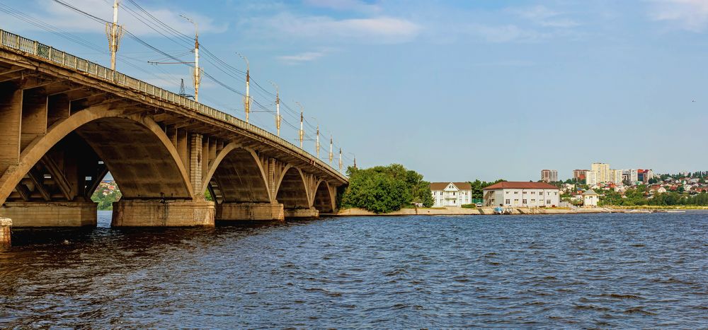 Утром у моста..