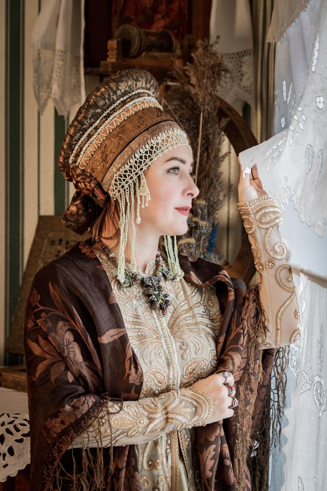 Живет моя отрада в высоком терему