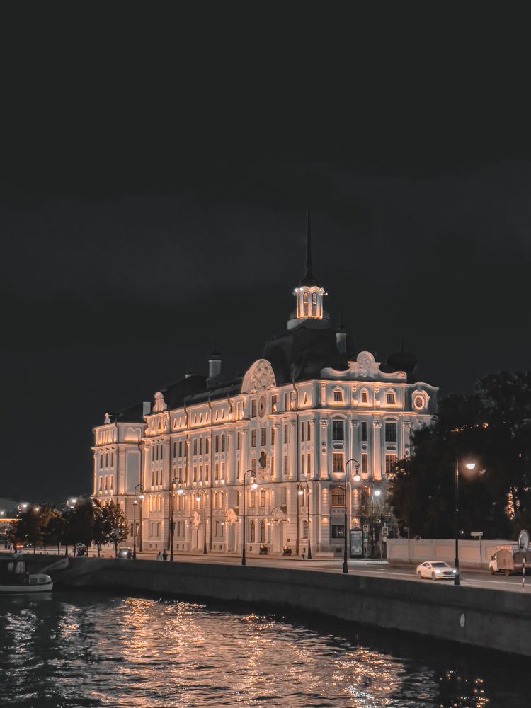 Нахимовское военно-морское училище.