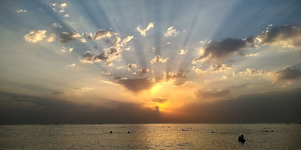 торжественный закат в Черном море