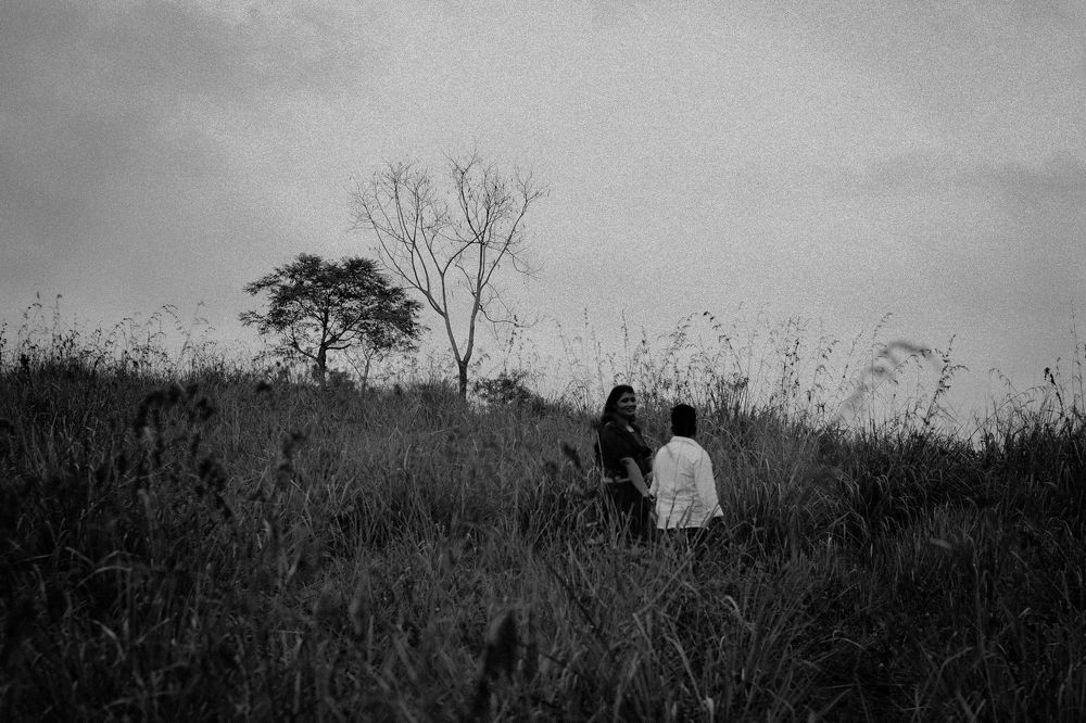 Serene Steps: Embracing Love on Badulla's Majestic Heights