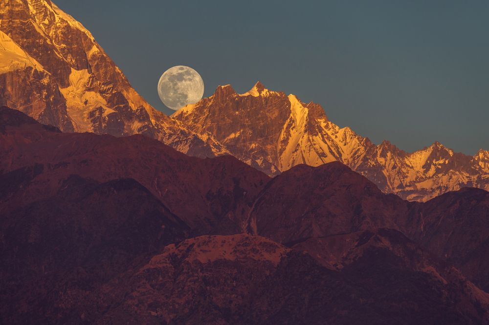Moonrise above the Himalayas