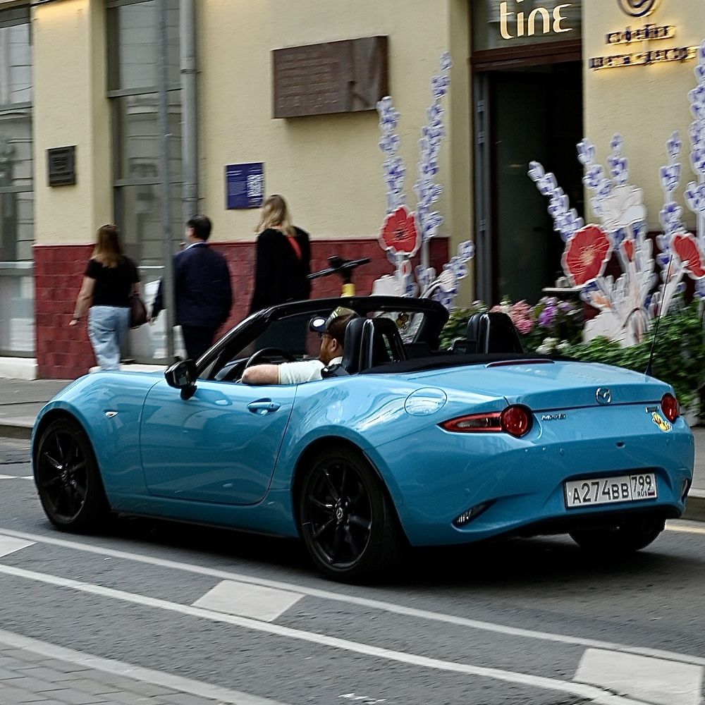 Голубой кабриолет