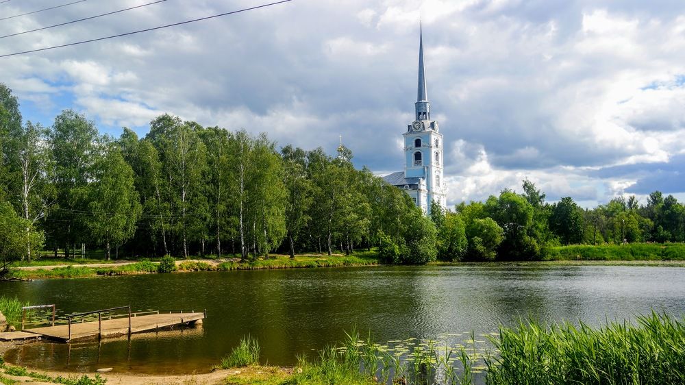 Церковь у пруда