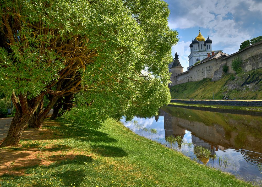 Весенний берег Псковы