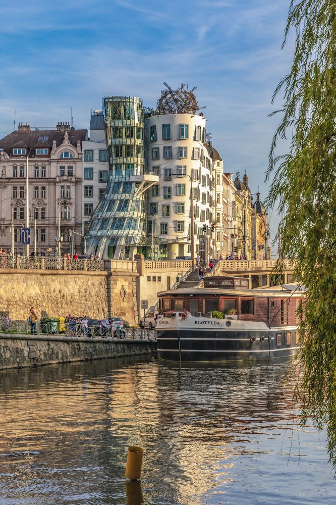 Photograph by Tomas Ha