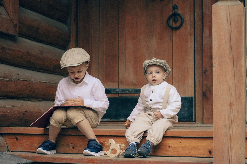 Мальчишки -шалунишки.