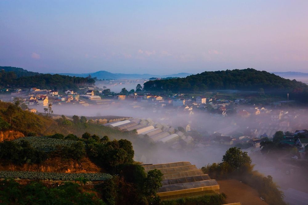 Dalat in fog