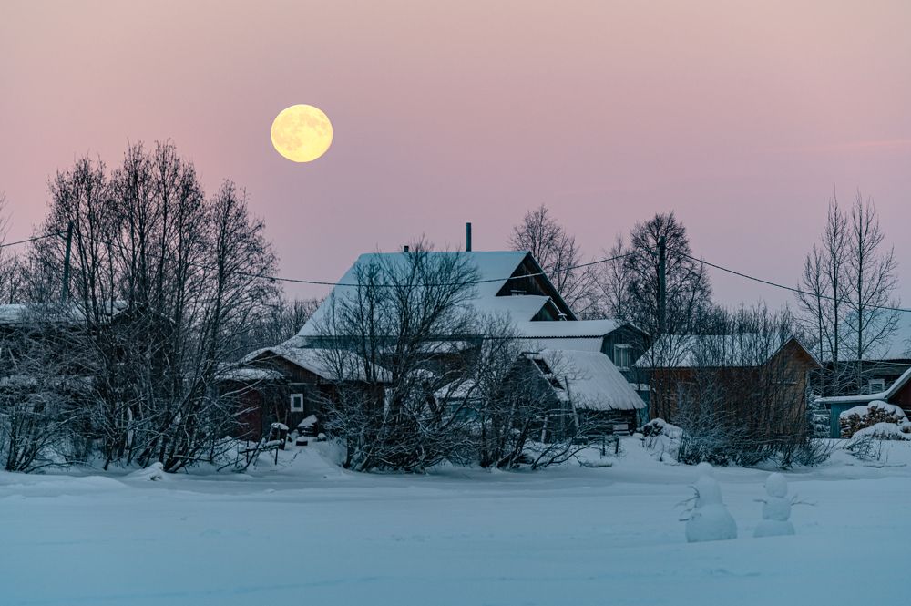 Луна в Корелах.