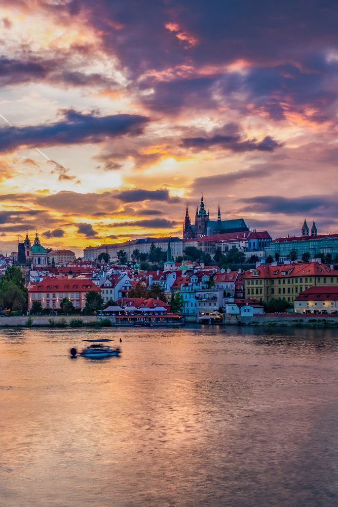 Photograph by Tomas Ha