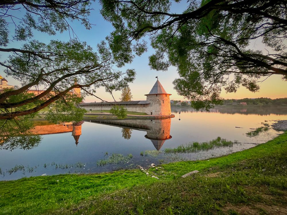 Берег весенней Псковы