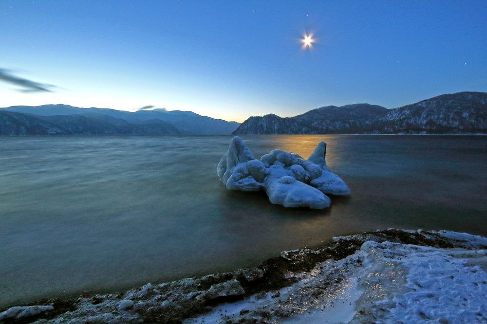 Рождественская ночь на Телецком озере...