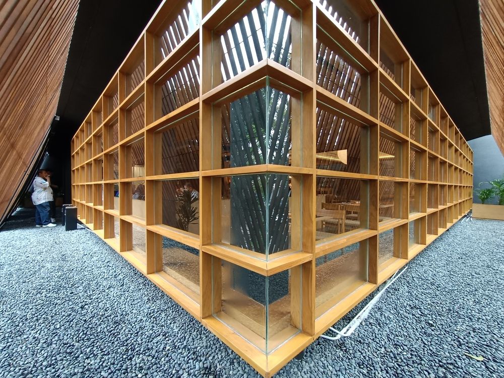 Photograph by Benny Momor