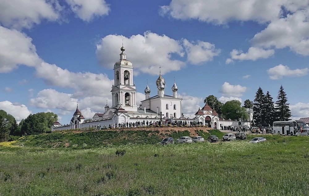 Храм на холме.