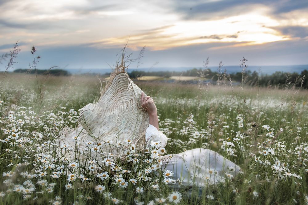 Девушка на закате.