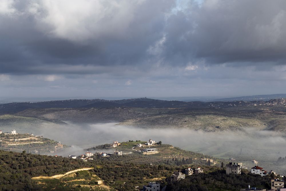 Туман в ущельях. Палестинские селения вблизи г.Дженин.