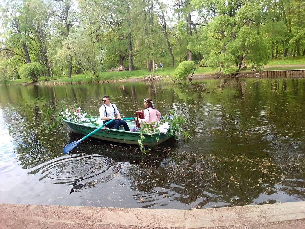 Музыка на воде. Елагин остров в Санкт-Петербурге.
