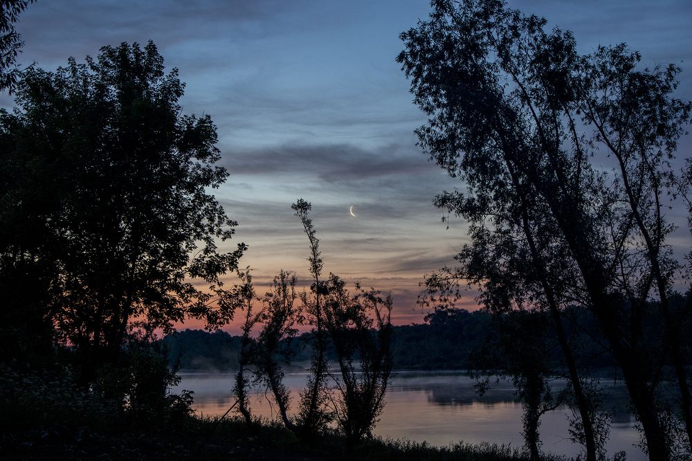 Луна, рассвет.