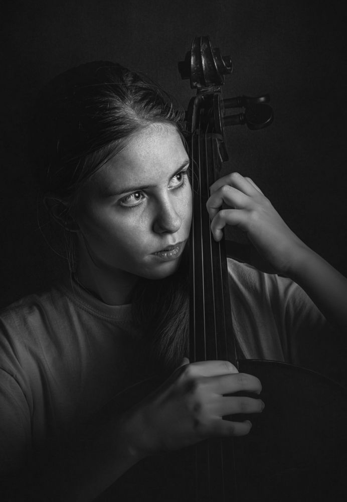 Réka with cello