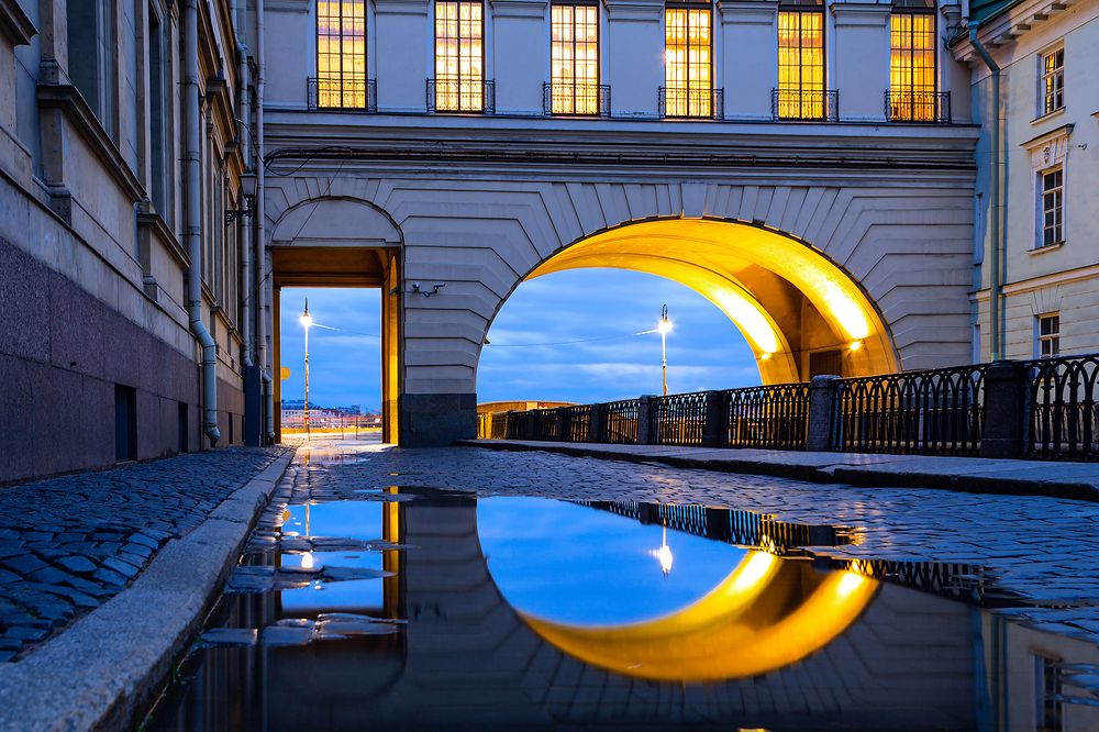 У Зимней канавки. Белые ночи.