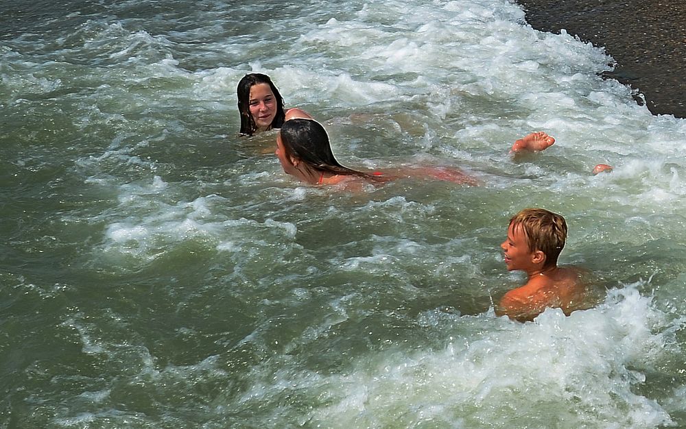 Ждём волну.