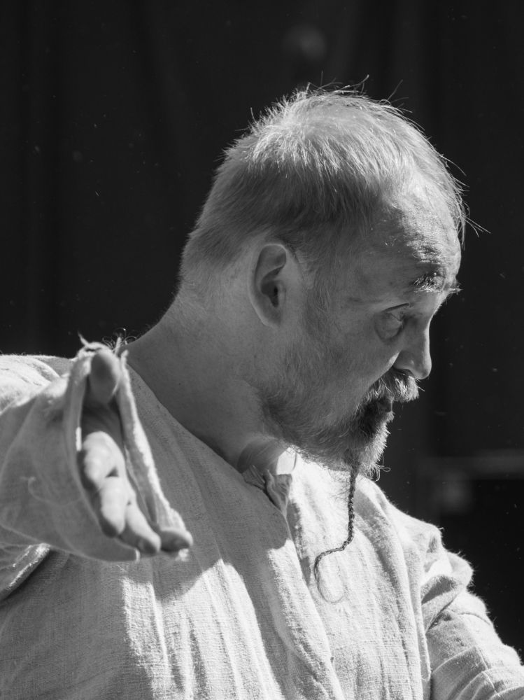 А расскажи ка тятя нам сказочку...