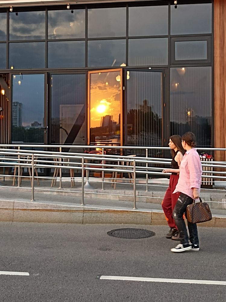 Дверь к солнцу.