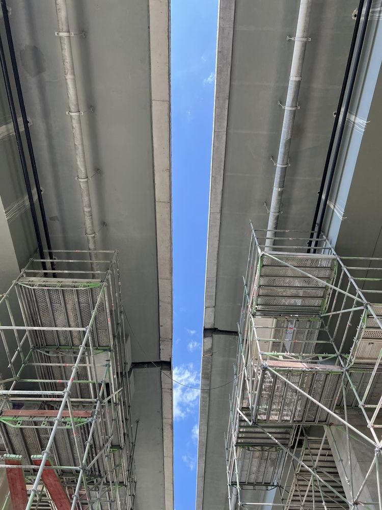 Between two bilding .