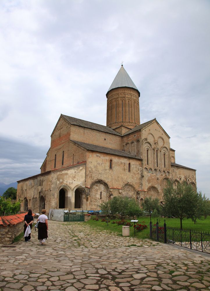 В монастырь