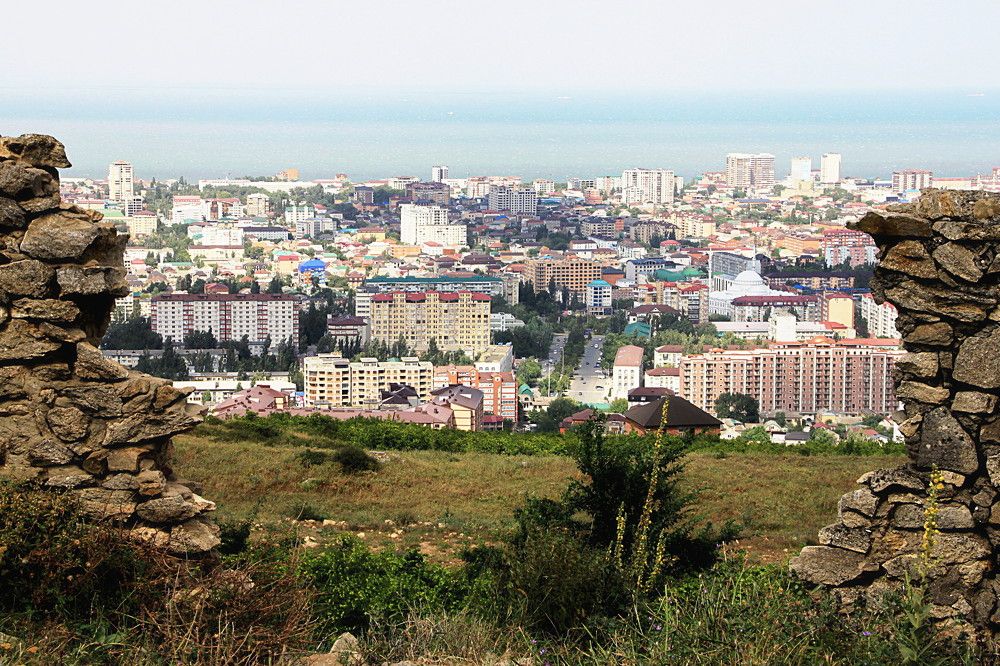 Над Махачкалой.