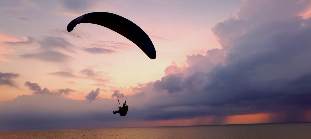 В объятьях заката.
