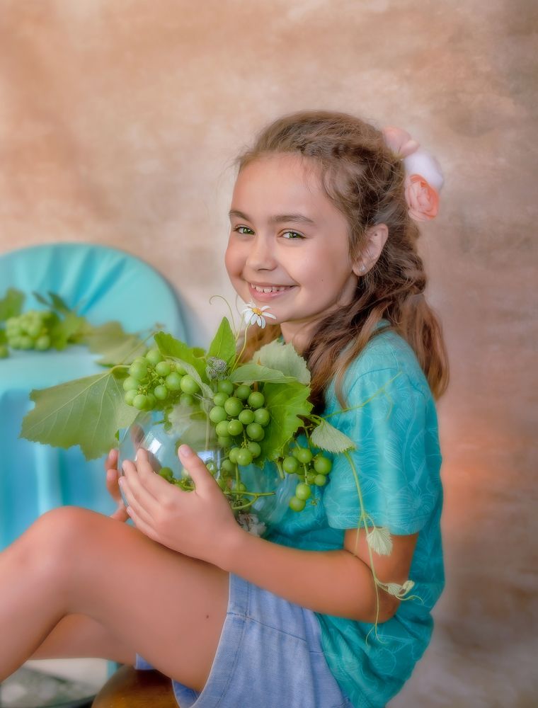 Виктория и зеленый виноград