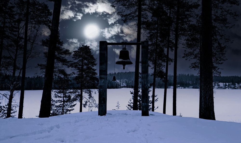 Карелия. Лунный вечер на озере.