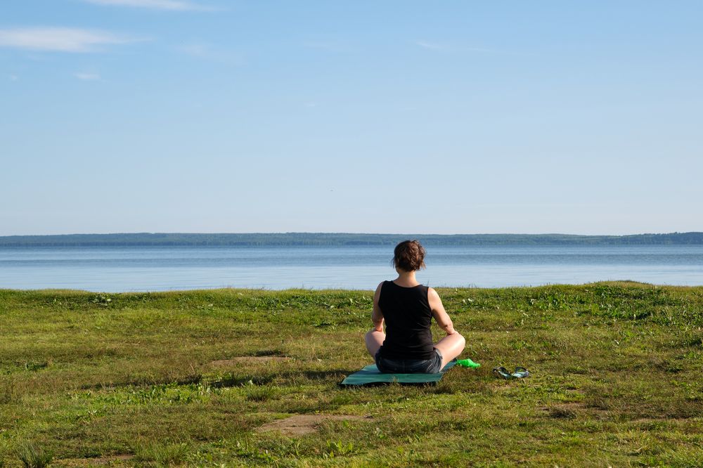 Йога ранним утром